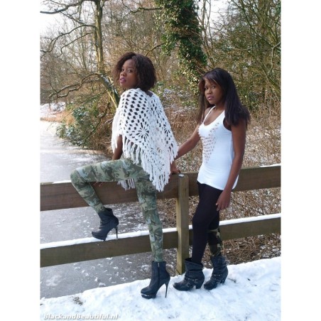 Pamela + Victoria 01