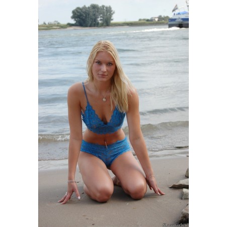 GG056 Jolien 03
